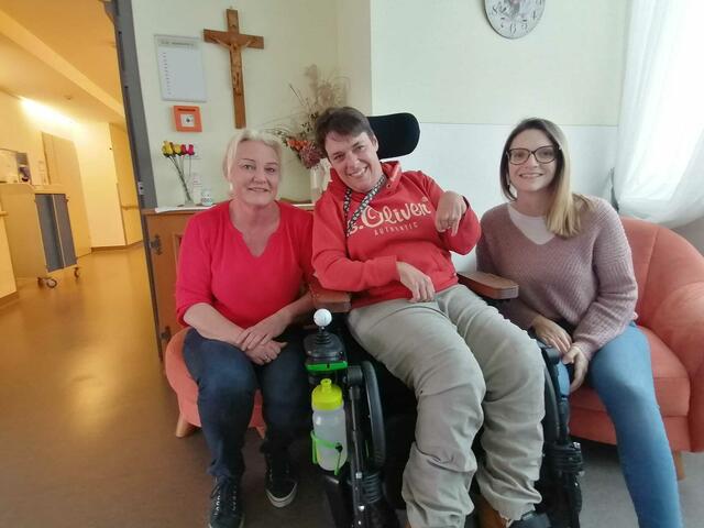 Ulrike Haberl ist die gute Seele des Alten- und Pflegeheims.  | Foto: asissta