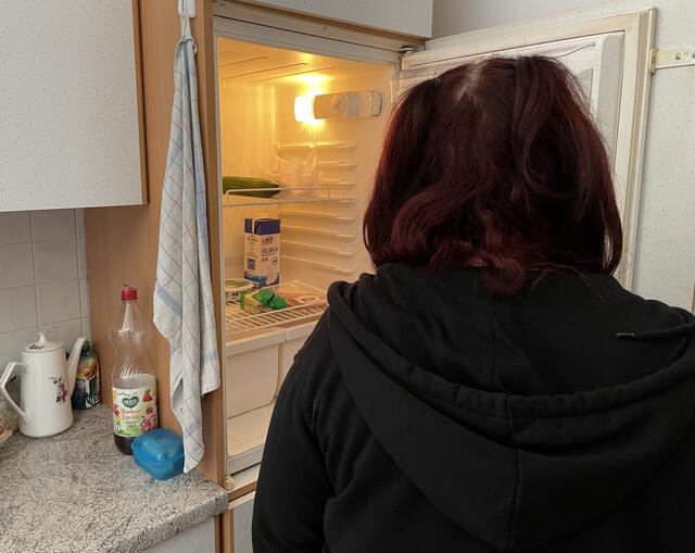 Der Kühlschrank war schon lange nicht gefüllt. Nur das Notwendigste wird in Aktion eingekauft. | Foto: Alexandra Goll