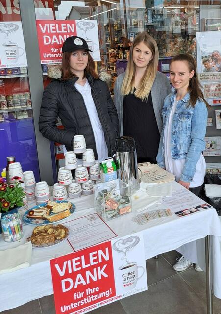 Julia Stingl, Ronja Gratzer und Sakia Bujar machten in der Spar Filiale in Althofen mit. | Foto: privat
