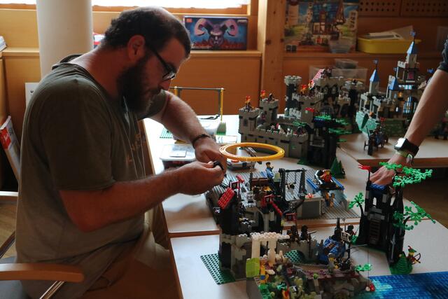 Josef "PeppiOnkel" Reckendorfer war Teilnehmer bei LEGO MASTERS auf RTL. Auch er wird in Wien mit dabei sein. | Foto: Zuckertort