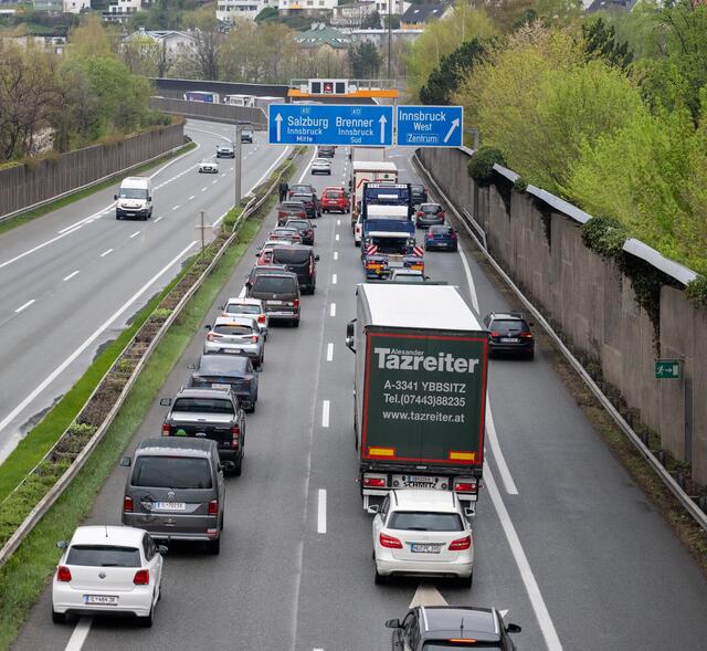 Die Arbeiten zur Erneuerung dieses Fahrbahnübergangs (ein neuer Fahrbahnübergang muss eingebaut werden) sind witterungsabhängig.  | Foto: Symbolfoto/zeitungsfoto.at