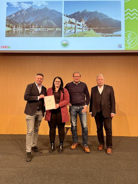 GF Franz Gleirscher und Vanessa Hinterlechner (Marketing) mit Vertretern der Seilbahner | Foto: privat