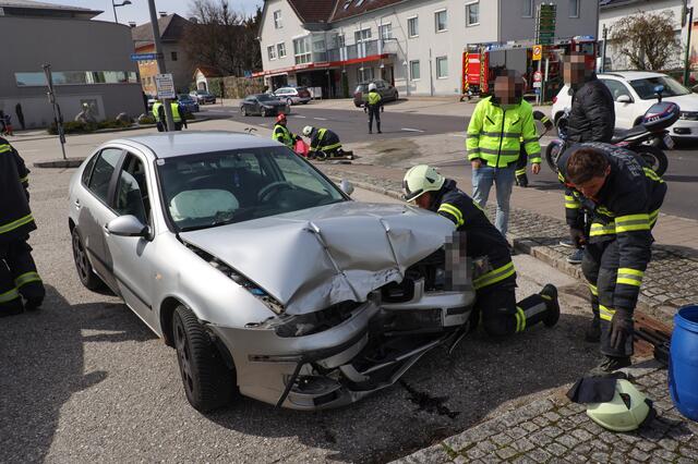Der gewaltige Aufprall zweier Autos forderte Donnerstagnachmittags eine Verletzte. | Foto: laumat.at/Matthias Lauber