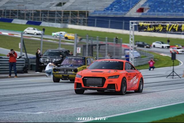 Ein Viertelmeilen-Rennen gibt es auf der Start-Ziel-Geraden. | Foto: Nanashi Media