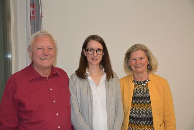 Die Vortragende Cornelia Ferner (Mitte) mit den Leitern des Salzburger Bildungswerkes Tamsweg, Juliane (rechts) und Alois Lankmayer. | Foto: RegionalMedien
