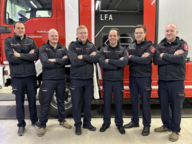 Das neu gewählte Kommando der Freiwilligen Feuerwehr St. Georgen mit Kommandant Rainer Mayer und Stellvertreter Stefan Günzinger. (3. und 4. v.l.) | Foto: Gemeinde St.Georgen