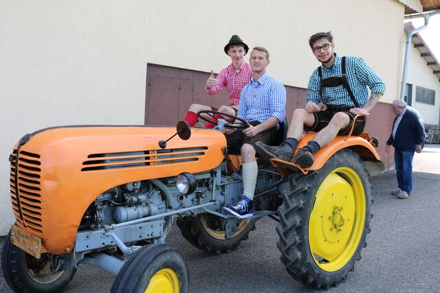 Max, Noah und Samuel beim Oldtimer-Traktortreffen | Foto: Sona Hasoyan