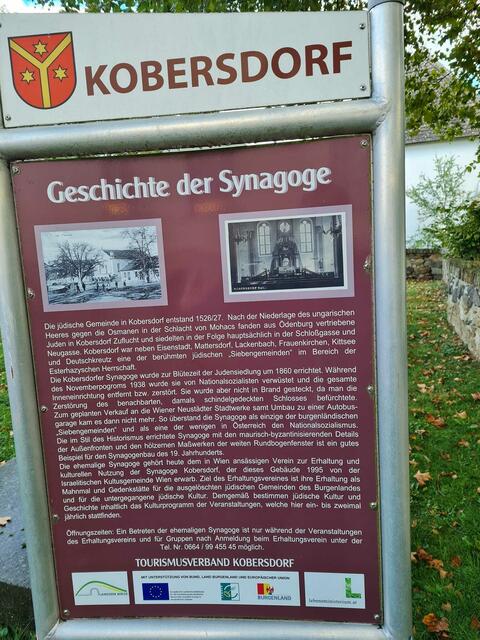 Infotafel vor der ehemaligen Synagoge | Foto: Otto Krcal