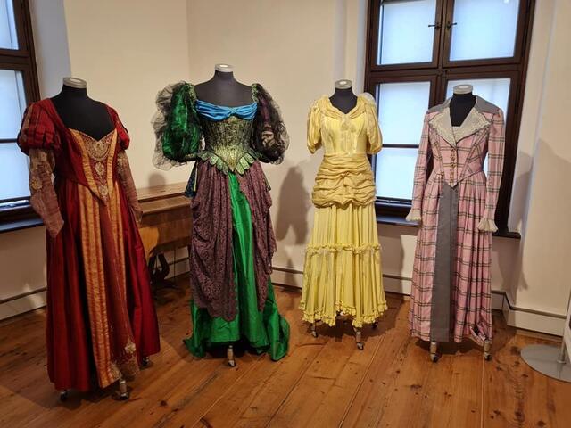 alte Kostüme der Schlossspiele | Foto: Otto Krcal