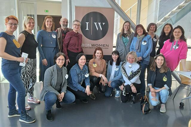 Iron Women mit Teilnehmerinnen und einem "Quotenmann". | Foto: Jasmine Scheiber