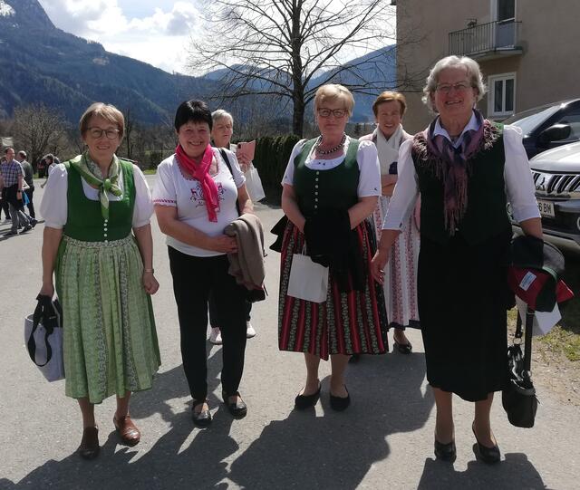 Erinnerungsplauscherl beim Absolvententreffen | Foto: Veronika Frank