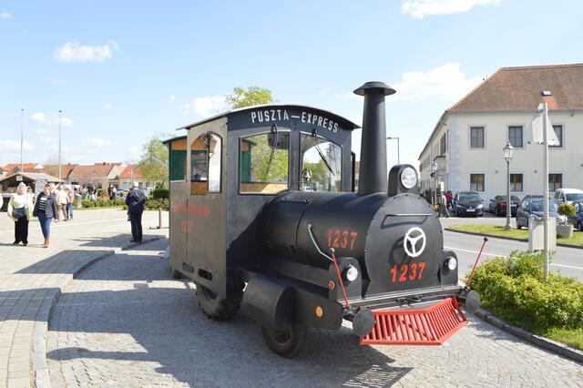Der Puszta - Express fuhr zwischen den verschiedenen Stationen