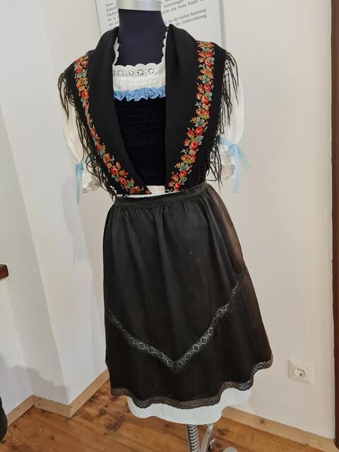 lokale Mädchentracht | Foto: Otto Krcal