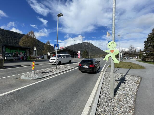 Auf der viel befahrenen Transitroute über das Mieminger Plateau wird die Schulwegsicherheit ganz groß geschrieben. | Foto: Perktold