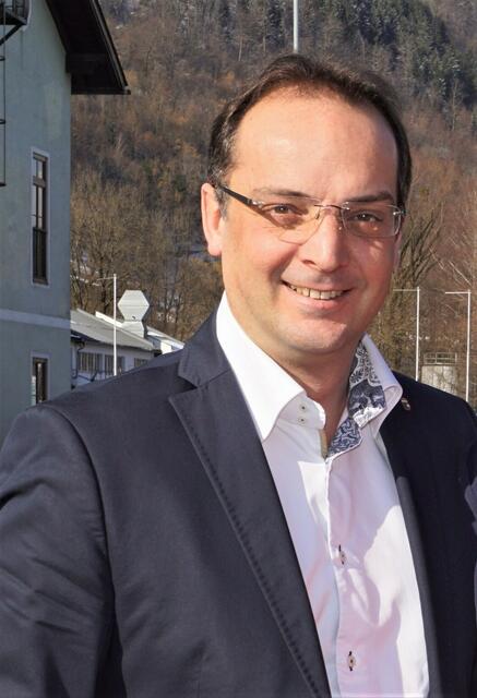 "Das Ergebnis ist nicht das, was wir uns erhofft oder erwartet haben. Im Bezirk haben wir 0,6 Prozent verloren. Wir haben durchaus ein paar respektable Ergebnisse in den Gemeinden erzielen können", so Roland Meisl (SPÖ-Bezirksparteiobmann)  | Foto: Josef Wind