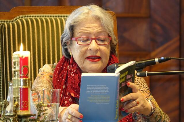 Ihr jüngster Roman "Omas Bankraub" handelt von Altersarmut. | Foto: Josef Köll