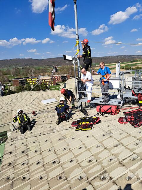Die mutigen Haustechniker vor ihrem "Höllenritt". | Foto: FF Waidhofen/Thaya