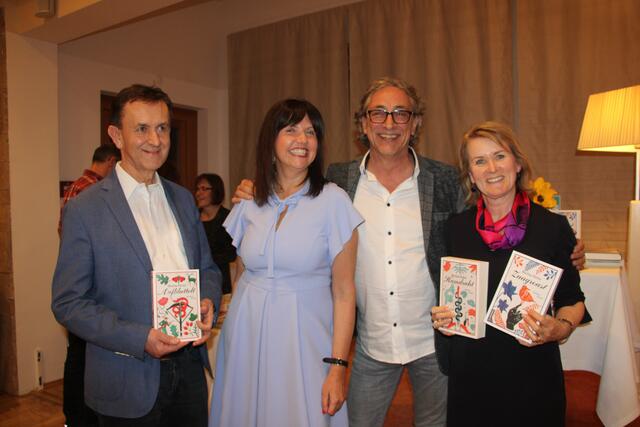 Claus Schwarz (Buchhandlung Plautz, Martina Parker, der Vertreter vom Gmeiner Verlag Österreich und Astrid Ochensberger (Gartenhotel) v.l. n.r. | Foto: RegionalMedien Steiermark/Hofmüller