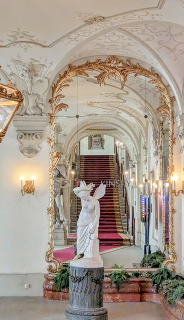 Die Treppe ich Spiegel