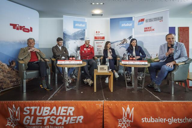 Die hochkarätig besetzte Podiumsdiskussion fand am Montag am Stubaier Gletscher statt. | Foto: Jan Hetfleisch