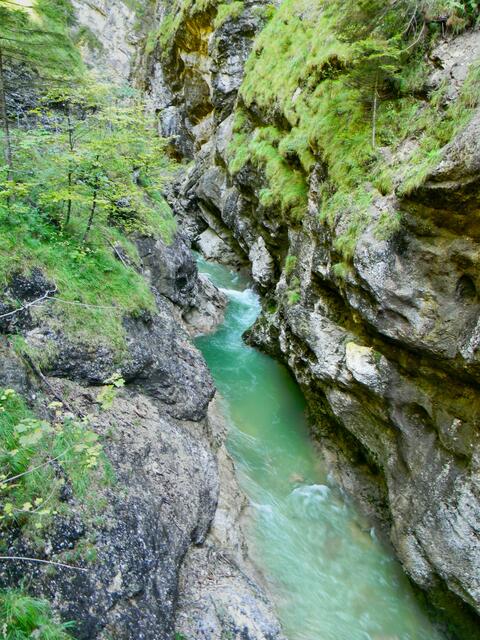 Türkisfarbenes Wasser und steile Schluchten: Die Tiefenbachklamm ist ein spektakulärer Anblick. | Foto: Salvenmoser