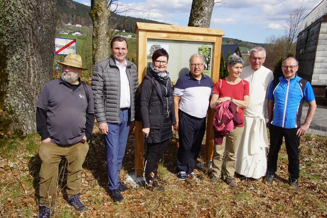 Die zahlreichen Ehrengäste.  | Foto: Helmut Eder