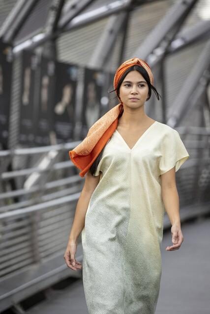 Dabei sind unter anderen ALILA, Barbara Lindner, die edle Vintage-Textilien wie Kimono-seide als Inspiration und Ausgangsmaterial für Kleidungsstücke verwendet.         | Foto: Nikola Milatovic