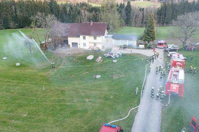 16 Feuerwehren aus dem Bezirk übten den Ernstfall in Frankenburg.  | Foto: FF-Pehigen