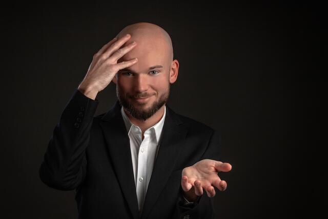 Hypnosecoach Christoph Dunajski hält im Amthof einen Vortrag.  | Foto: Privat