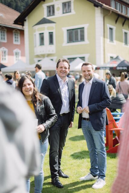 SPÖ-Landesrat René Zumtobel (l.) lobte beim gemeinsamen Besuch mit Bürgermeister LA Benedikt Lentsch den Frühlingsmarkt in Zams als „Vorzeigebeispiel“ | Foto: Preschern