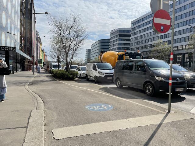 Beim Radweg am Wiedner Gürtel gibt es derzeit noch Lücken.  | Foto: Miriam Al Kafur