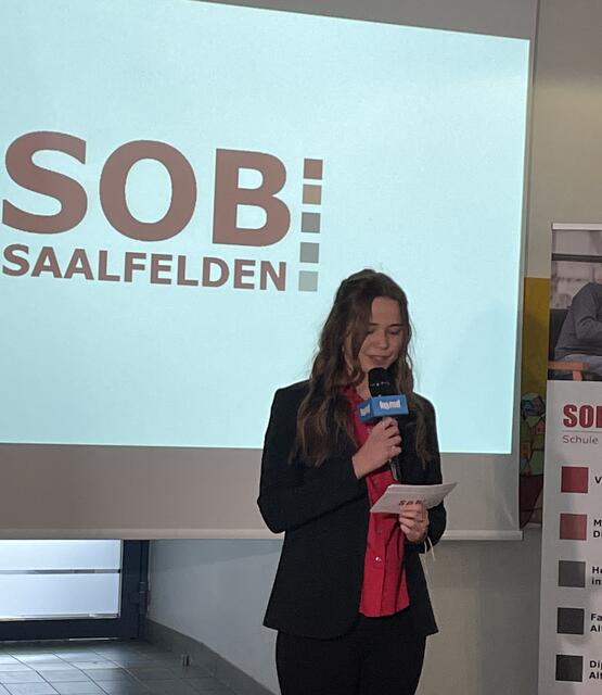 Projektleiterin Jenny Steger begrüßte die geladenen Gäste und führte durch die Präsentation. | Foto: Sarah Braun