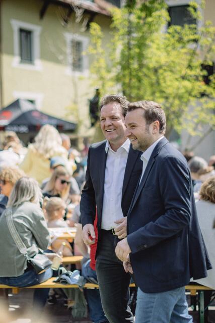 SPÖ-Landesrat René Zumtobel (l.) mit Bürgermeister LA Benedikt Lentsch beim Zammer Frühlingsmarkt. | Foto: Preschern
