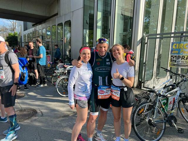 Melanie und Paul Marouschek mit Nina Spreitzer.