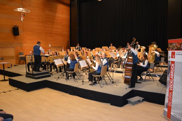 Der Musikverein der Werkskapelle Lenzing. | Foto: OÖBV Vöcklabruck