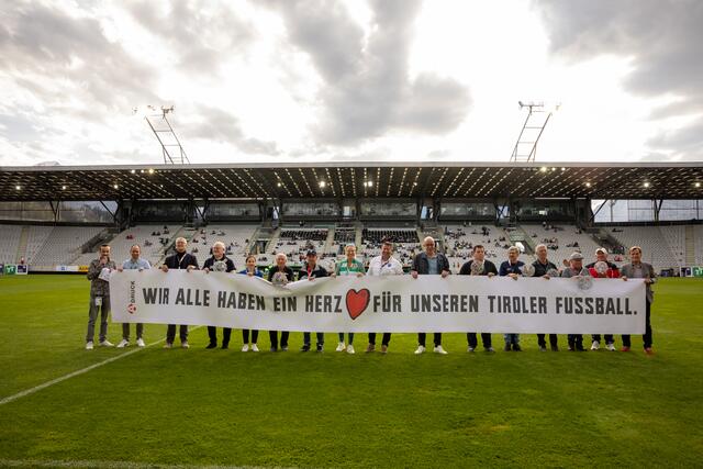 Betrifft viele Menschen. Herzlichkeit und Lobkompetenz sind Eigenschaften, die man in Zeiten der digitalen Revolution - wieder - lernen muss. Ein kleiner Schritt fürs große Puzzle ... | Foto: Herbert Waltl