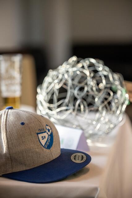 Immerhin - über 230 Fans begleiteten die VEREINSPERLEN vom SV Oberperfuss und SV Kematen als SPG Melach. | Foto: Herbert Waltl