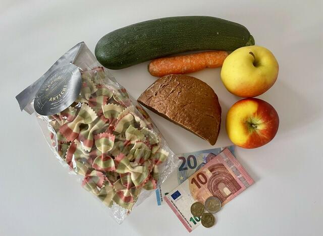 Der Gang zum Supermarkt oder zum Bäcker wird immer teurer - viele Menschen können sich das tägliche Leben kaum leisten. | Foto: Michalka