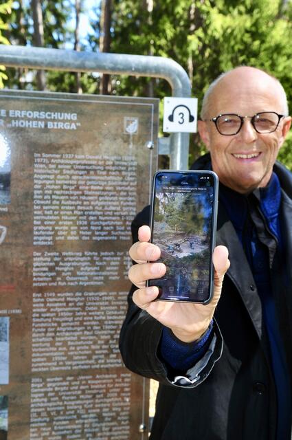 Ein Erlebnis: Erkundung der Ausgrabungsstätte Hohe Birga per Handy und Audioguide. | Foto: Hassl