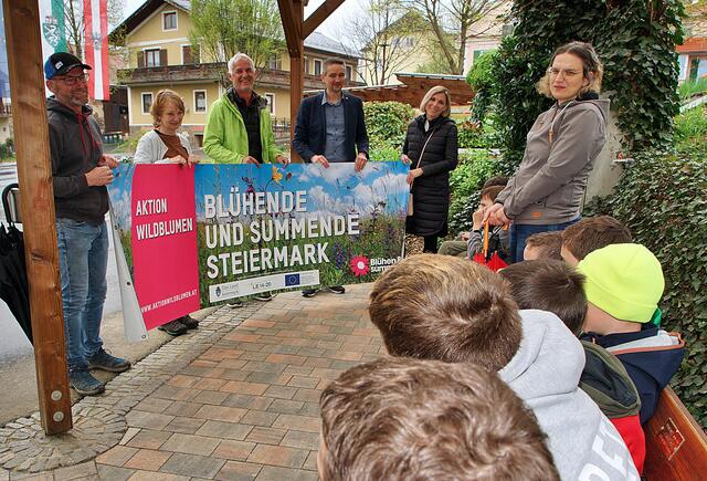 Wertvolle Partner für Marktgemeinde und Initiative sind die Volksschülerinnen und Volksschüler. | Foto: Helmut Adlwöhrer