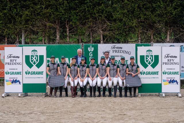 Im neuen Teamoutfit präsentiert sich das "Team Preding powered by Grawe &amp; HA Druck top motiviert für die diesjährige Team Tour. | Foto: Johannes Sommer/agentur-herzblut.at