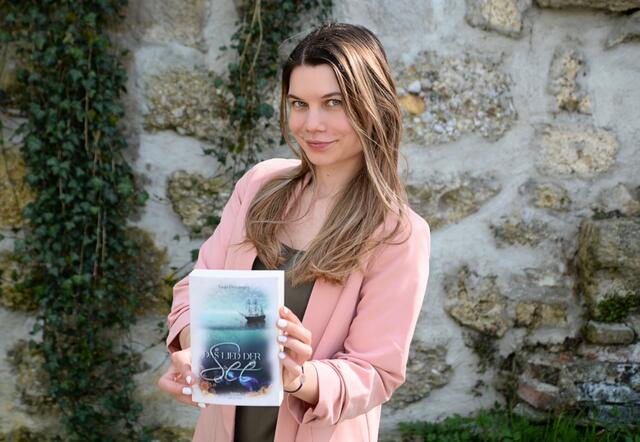 Das neueste Werk der Innviertler Autorin heißt „Das Lied der See“. | Foto: Penninger