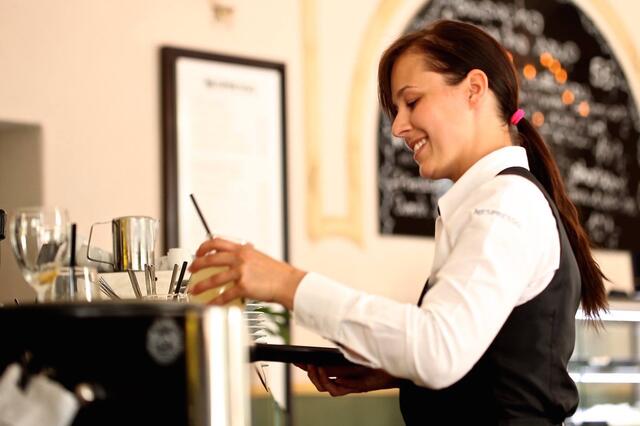 Die Lösung für den Arbeitskräftemangel in manchen Branchen in der Region ist eine der wichtigsten Weichenstellungen für die Zukunft. | Foto: Pixabay