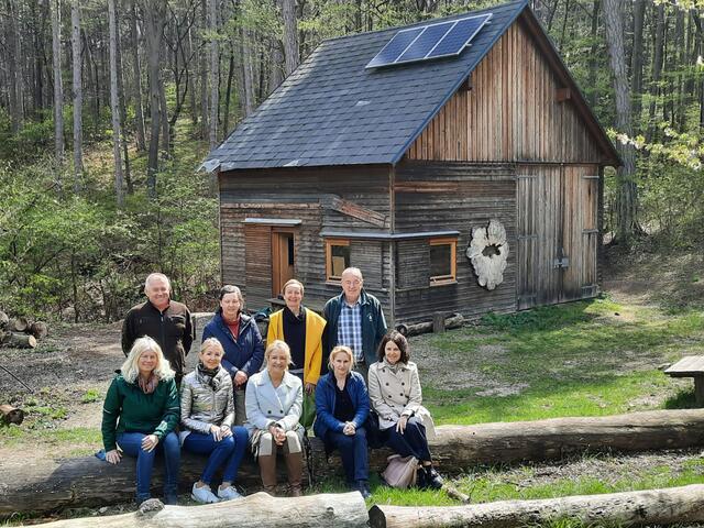Reihe hinten: Andreas Kaiser, Elisabeth Heiny, Anna-Therese Teichgräber, Leopold Lindebner (von links); Reihe vorne: Gorana Rampazzo Todorovic, Ulrike Herbst, Roswitha Zieger, Manuela Mandl, Dagmar Weniger Starberger (von links). | Foto: privat