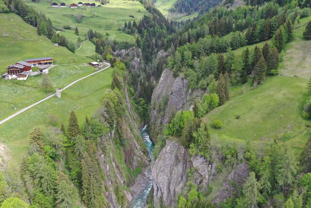 An dieser Stelle wird die Brücke die Schlucht überspannen. Sie ermöglicht auch zwei neue Rundwanderwege | Foto: Revital