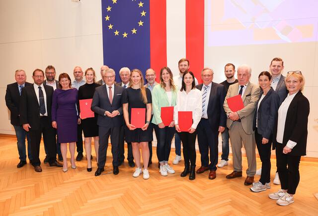 Altes Rathaus Auszeichnung für neun Linzer Traditionsvereine Linz