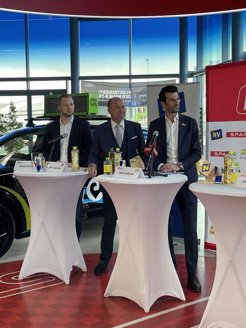 Florian Schirak, Bernhard Lackner, Udo Landbauer | Foto: Tanja Handlfinger