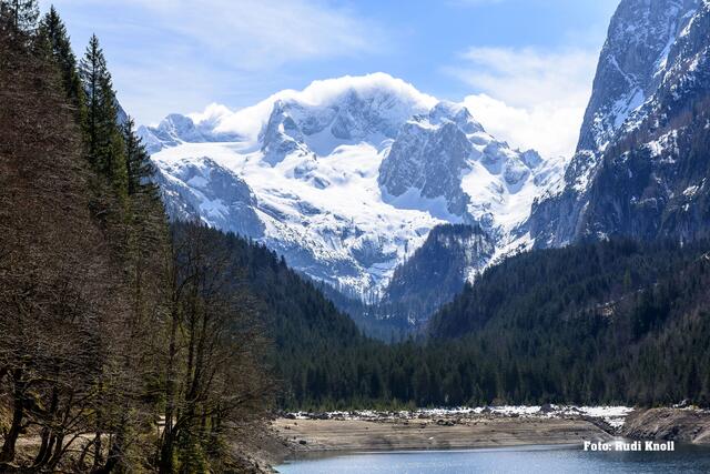 Blick zum Seeende und zum Dachsteinmassiv!