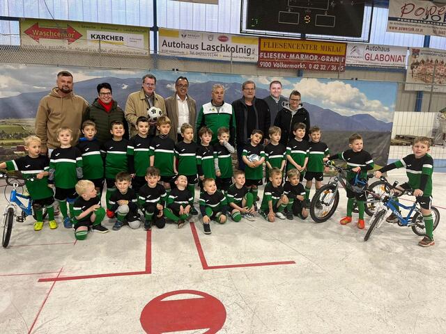 Riepl, Riepl, Wedenig, Opetnik, Jan, Hanin, Furian (v.l.) und Bambinis | Foto: Privat