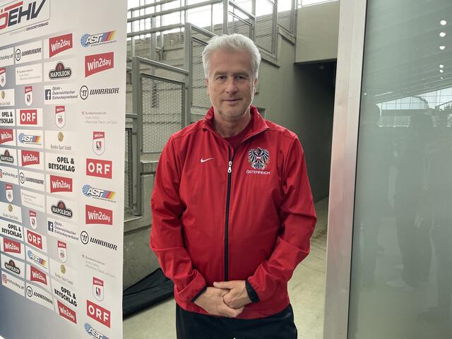 Trainer Roger Bader hat seinen Humor nicht verloren.  | Foto: David Hofer